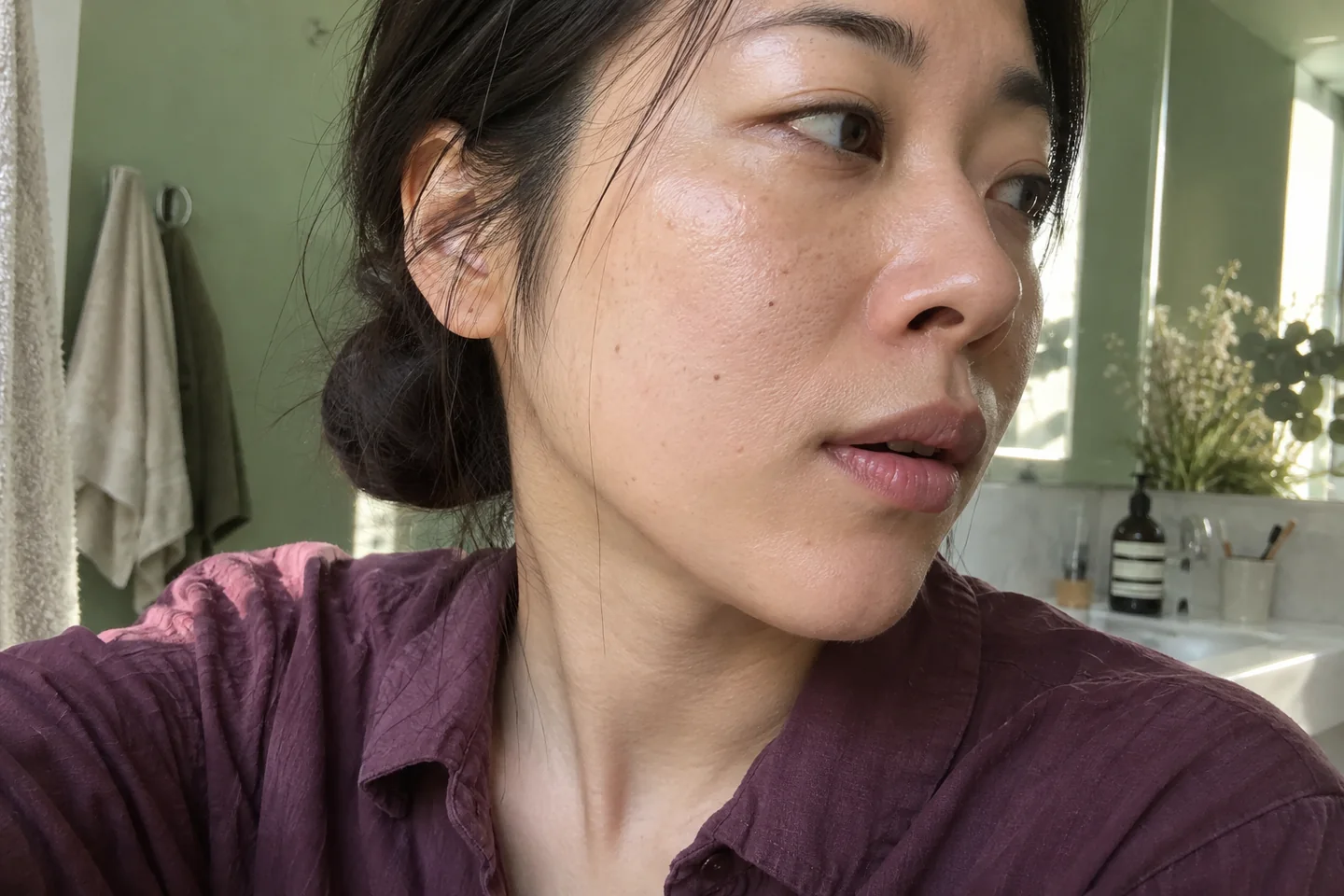 Portrait rapproché de peau naturelle en lumière douce